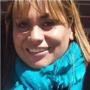Docente licenciada en lenguas modernas, Magíster en educación ayuda a perfeccionar el español a nativos de habla inglesa